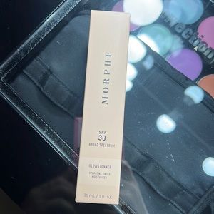 LIGHT GLOW 2 fair with neutral undertones (HYDRATING TINTED MOISTURIZER)